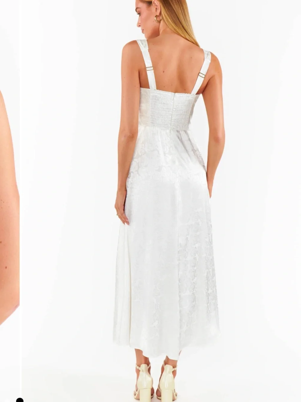 Nina square neckline